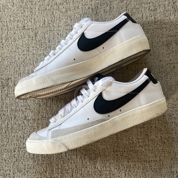 Nike Blazers - Picture 5 of 5